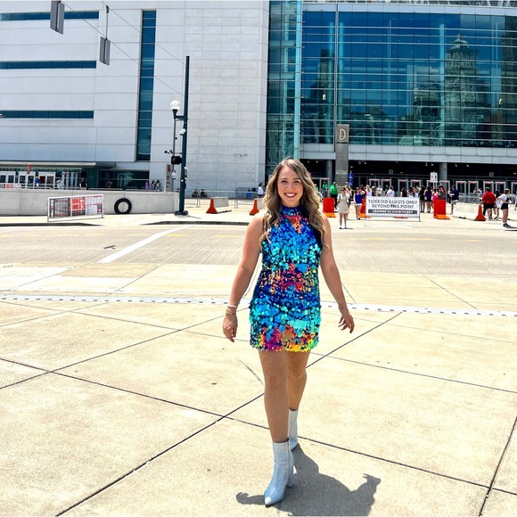 Selling the dress I wore to the Eras tour! - Picture 3 of 4